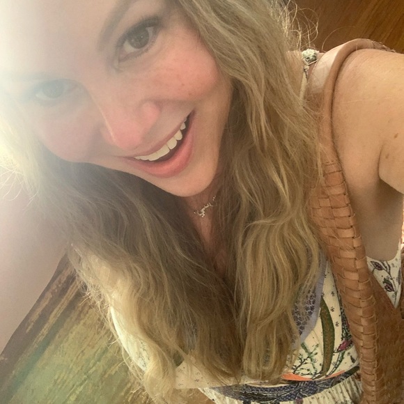 Meet your Posher, Traci - Picture 7 of 9